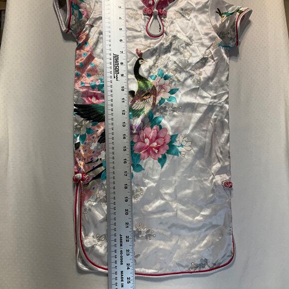 Little girl tradition costume size 5T - 6T White Floral Silky Shiny Short Sleeve - Picture 3 of 5